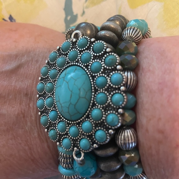Turquoise Concha Bracelet, 4 Piece Set. - Picture 5 of 8